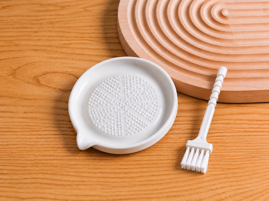 Ceramic Garlic & Ginger Grater Plate with Cleaning Brush – Turmeric, Nutmeg, Cheese & Chocolate